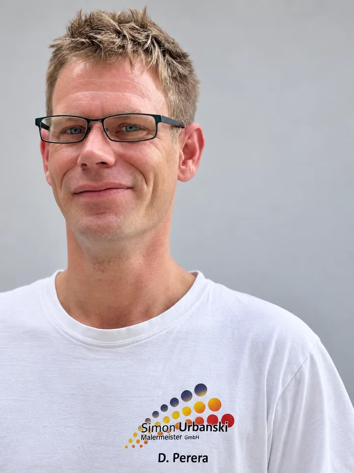 Herr Perera, Mitarbeiter im Team Urbanski